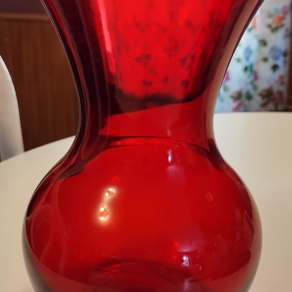 ROYAL RUBY Vintage RED GLASS VASE 7" Tall - Picture 6 of 9
